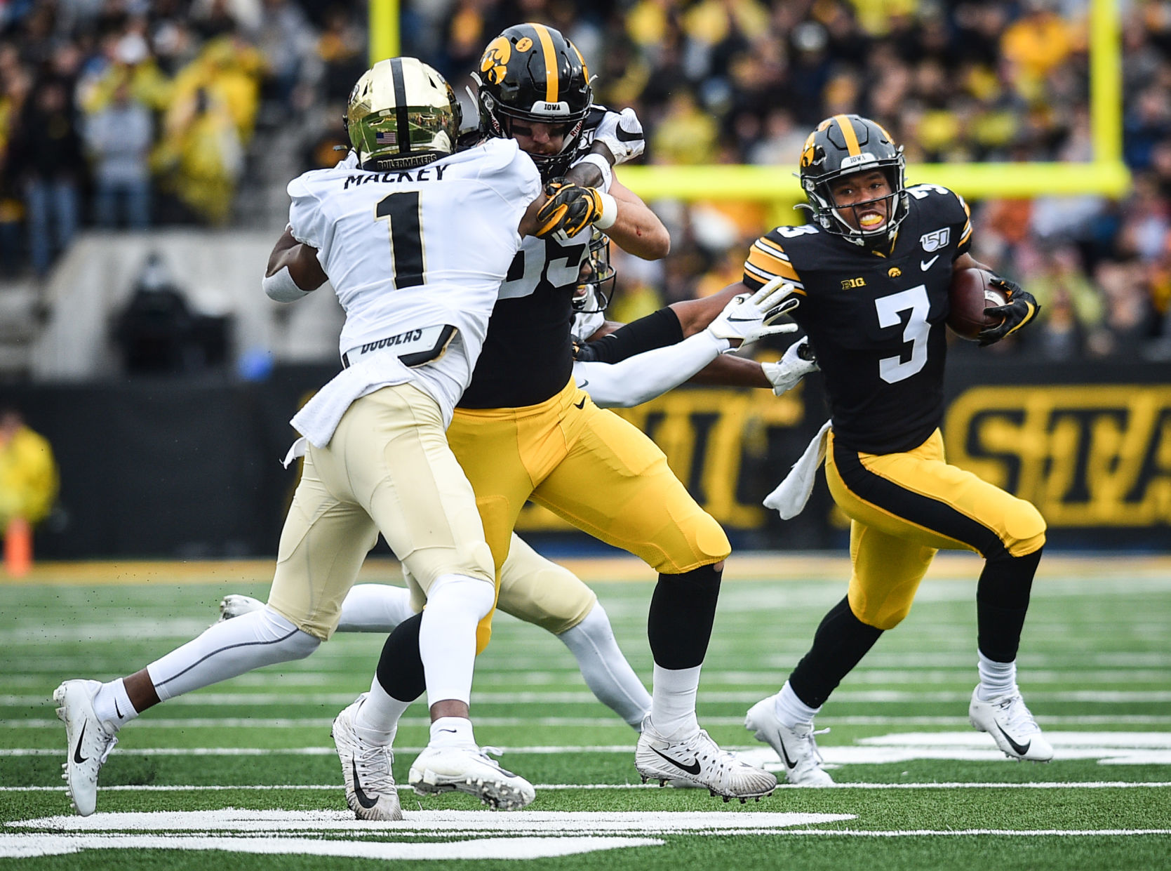 101919-qct-spt-purdue-ia-foot-010a.jpg